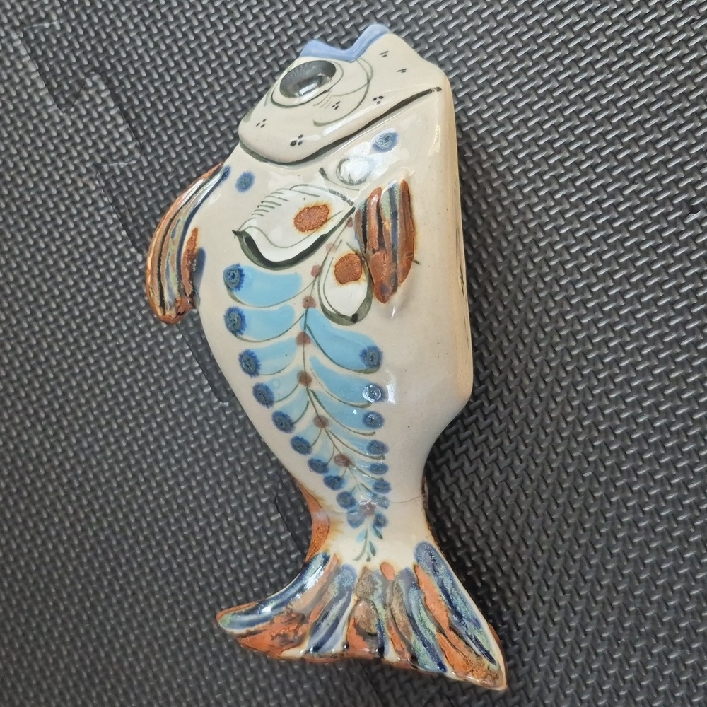 Ken Edwards Mexican Folk Art Ceramic Fish - set of 2 - Picture 11 of 14